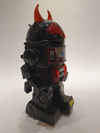 null "MONSTER ROBOT"; Made in Taiwan (early 80's), Robot with orange horns in black...