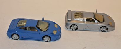 null (2) PROVENCE MOULAGE, 2 Bugatti type EB 110 en plastique bleu pour l'une et...