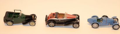 null (3) AUTO REPLICAS, 1 Bugatti type 23 Town Carriage de 1926 en métal vert et...