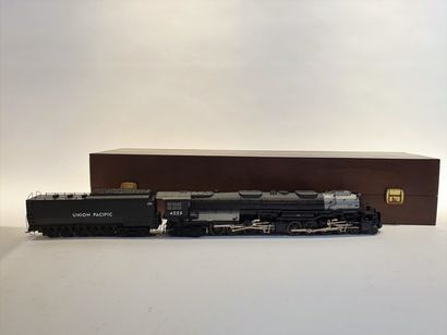 null MÄRKLIN 37993 Union Pacific BIG BOY locomotive, new in a box ert wood box, ...