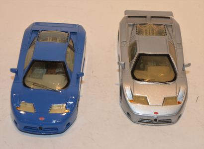 null (2) PROVENCE MOULAGE, 2 Bugatti type EB 110 en plastique bleu pour l'une et...