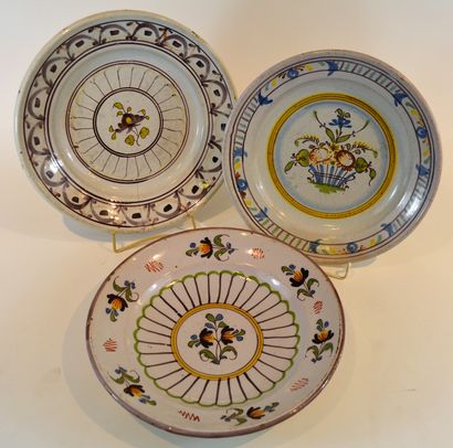 null BRUGGES XVIIIth (3) stanniferous earthenware dishes with stylized floral decoration,...