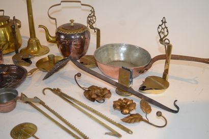 null A variety of copper and brass objects (kettle, skimmer, candle-holder...)