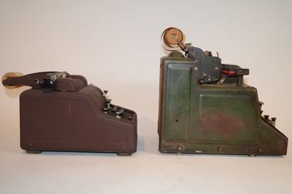 null Two mechanical calculating machines: 

-Model DIXI (Sweden) 30 x 19 cm

-Model...