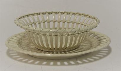 null WEDGWOOD late 18th century, oval bowl and its display in fine earthenware, bowl...