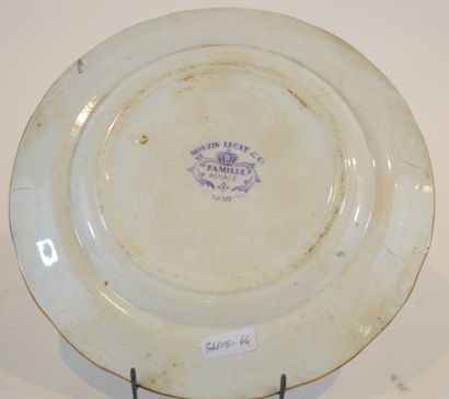 null Mouzin Lecat & Cie, Nimy: polychrome plate with slightly scrolled edges, presenting...