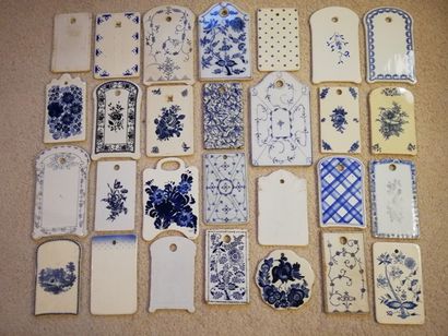 null Set of 28 blue and white earthenware spread boards