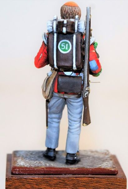 null Figurine d'art: representation of a private English soldier with his water bottle,...