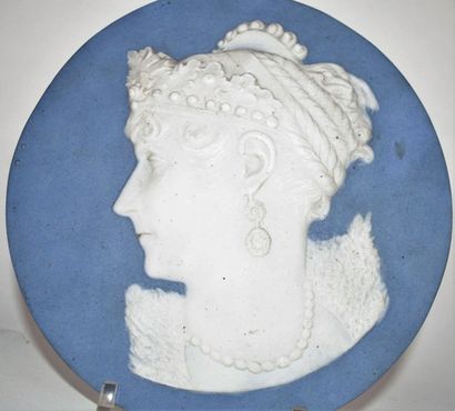 null Sèvres: rare round cameo in porcelain biscuit, representing Josephine de Beauharnais...