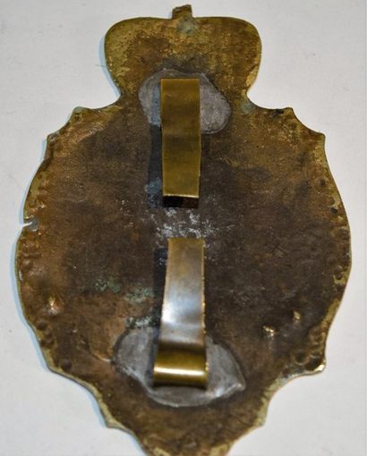 null Plaque de shako d'infanterie d'un soldat Anglais (12 x 7.5 cm, attaches restaurées),...