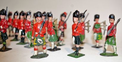  Lot de 24 soldats Ecossais, dont 7 cornemuses (1815/Waterloo), plomb, fabrication...