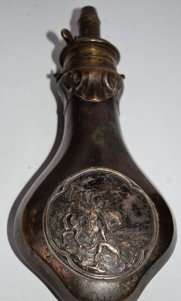 null Two 19th century powder pears:

-one in repoussé metal with hunting scenes....