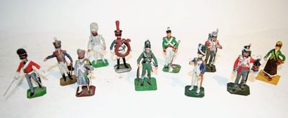 null Lasset: lot de 11 figurines, peintures inachevée, à retravailler.