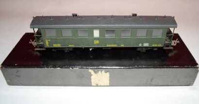null ZEUKE, TT train set variance includes:

a locotender 050, black & 5 passenger...