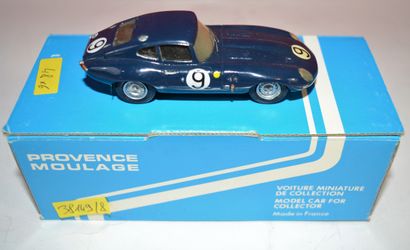 null (6) PROVENCE MOULAGE, 6 Jaguars en résine dont, XK 180, MK IX, Type D Le Mans...