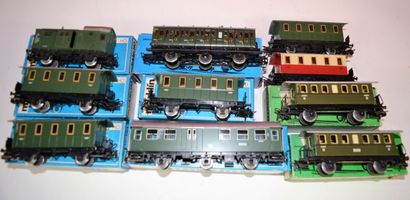 MARKLIN MÄRKLIN (10) passenger cars, 2 axles and 3 axles in box (two without boxes)

4080,...