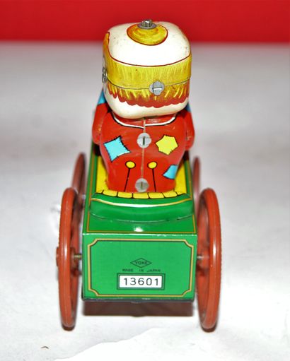 null Japan: Yone "Crazy clown

lithographed tin car, plastic wheels. 1960's.

Rotating...