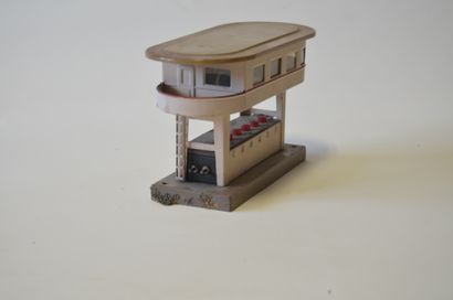 null 
MÄRKLIN 473/6, (1935/1936) command post with six push buttons, 11x6x6cm, traces...