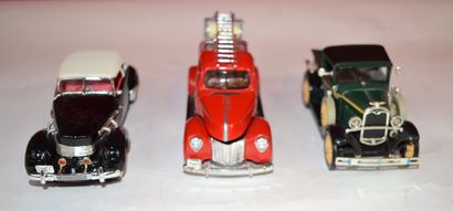 null Lot de 3 voitures au 1/32ème

-Signature Models: Cord 912 de 1937 supercharged,...