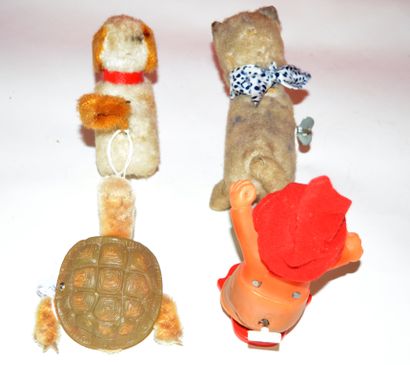 null Set of 4 toys including 2 mechanical ones. 

A mechanical cat with mobile legs...