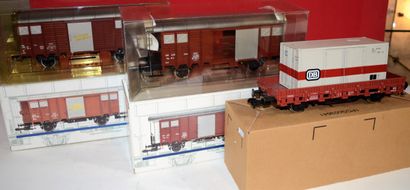 MARKLIN MÄRKLIN I modern (3) freight cars, 2 axles, new in box

5841 closed - 5844...