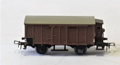 MARKLIN MÄRKLIN 316 N1, (1950) wagon fermé, brun couleur terre, toit plat, cabine...