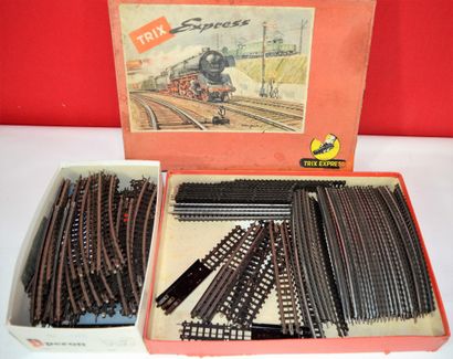 TRIX TRIX EXPRESS track system on cardboard sleepers :

31 - curves

- 53 straight

-...