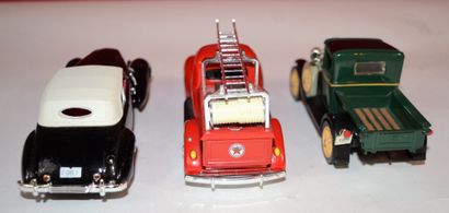 null Lot de 3 voitures au 1/32ème

-Signature Models: Cord 912 de 1937 supercharged,...