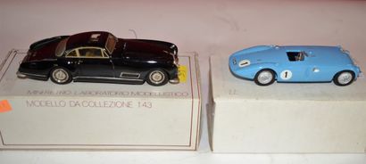 null (2) 1 MINI RETRO, Bugatti type 50s par Saoutchik en résine noir et 1 JOHN DAY,...