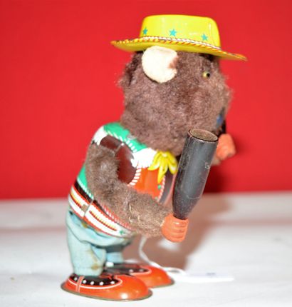 null TN Japan: Mechanical juggling bear in cowboy outfit. Height: 16 cm.