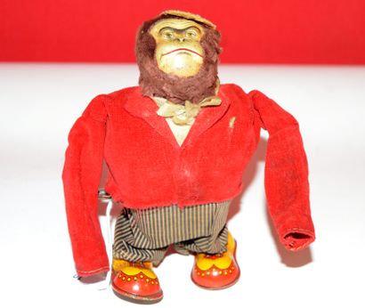 null Mechanical gorilla. Mechanism driving the legs and arms, functional, with its...