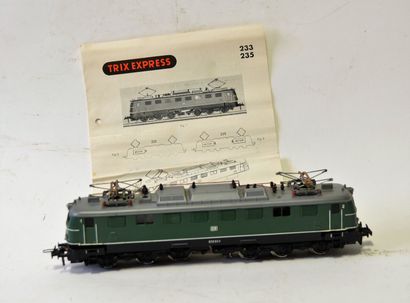 TRIX TRIX EXPRESS réf 235, DB CC motorcar in green, E50 009, all metal, fitted with...