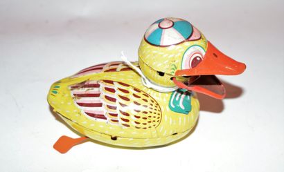 null Mechanical duck with friction. Years 30/40. Length: 12 cm.