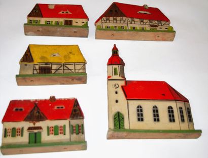 null Lot of painted wood and lithographed cardboard houses, some Prüfzeugnis, early...