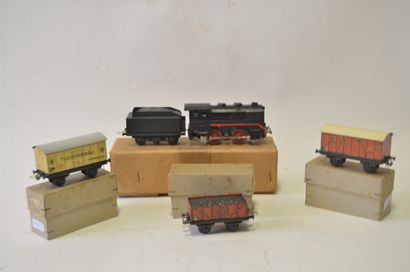 TRIX TRIX EXPRESS train set includes loco and 3 cars, new condition, boxed, 50's:

-...