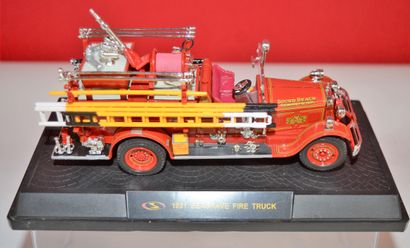 null Signature Models: 2 new 1/32nd scale cars in box:

1931 Seagrave fire truck,...