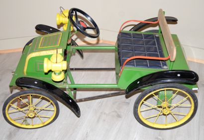 null Renault type pedal car with crocodile hood. Painted sheet metal and plastic....