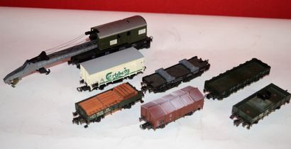null Varia freight cars ( 7) ROCO crane car, and various.