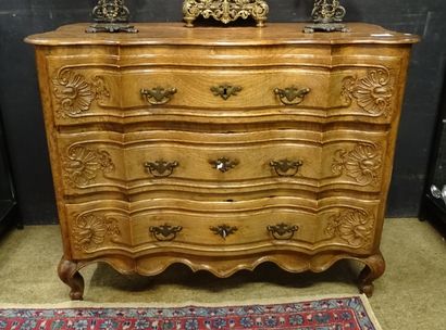 null Piece of furniture: crossbow chest of drawers (Liège?) in ash, early 18th century...