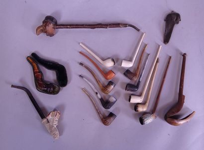 null Collection: (15) 11 clay pipes, 1 pipe head of Jacob Gravee in Paris, 1 pipe...