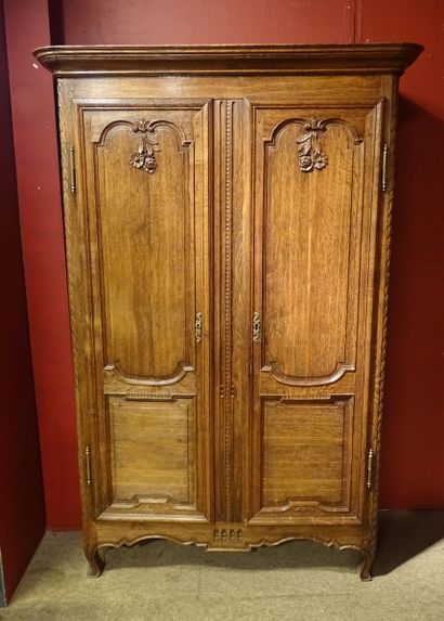 null Meuble: armoire Couvinoise en chêne sculpté ébéniste Fonder à Couvin fin 18eS...