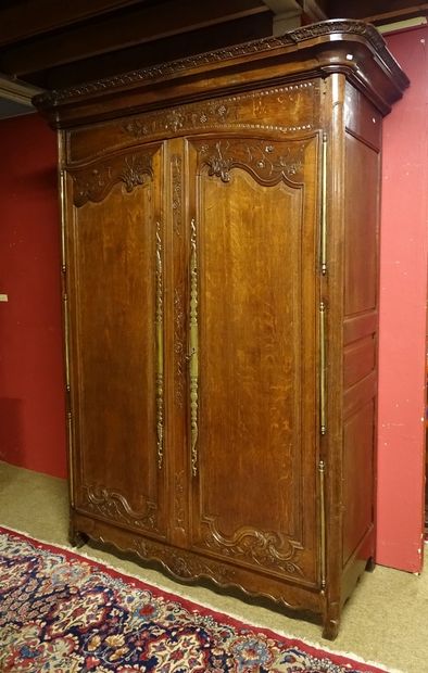 null Cabinet: Norman oak cabinet carved 18eS H:230x194x69cm