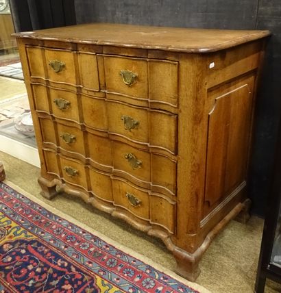 null Piece of furniture: Oak crossbow chest of drawers 1st half 18th century 83x95x49cm...