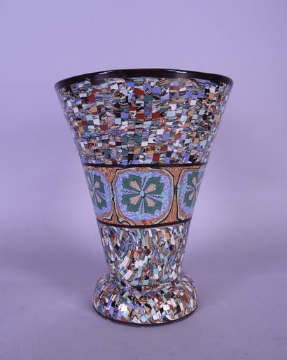 Céramique: Vase en marqueterie de céramique...