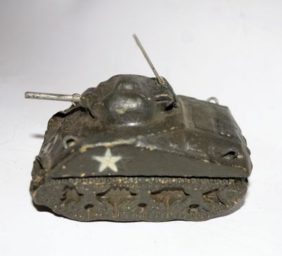 null DURSO: US "Sherman" tank. Length: 8 cm. Very good condition.