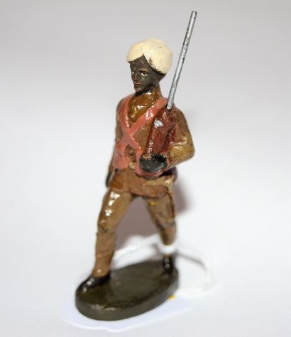 null ELASTOLIN: 1 Hindu soldier of the British Empire marching. Very good condit...