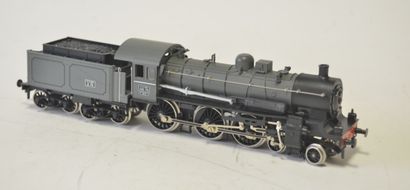 null LILIPUT French locomotive, P.O. Midi, type 230.715, in grey, 4 axles tender,...
