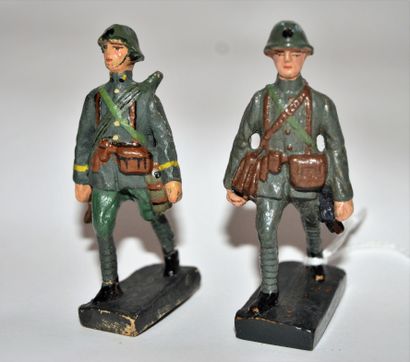 null DURSO: Holland: 2 grenadiers, with different equipments, marching. Height: 8...