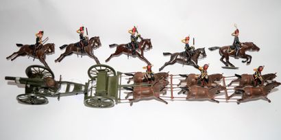 null BRITAINS: Royal Horse Artillery: 1 complete train; 6 horses, 1 gun, 1 box with...