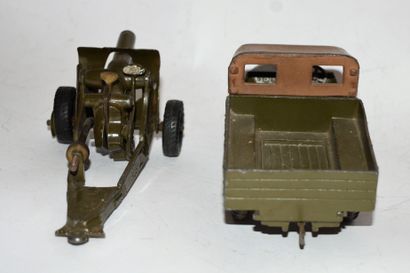 null BRITAINS: Ref. 1877 "the Beetle lorry" and its "4.5 Howiter" gun (Ref. 1725),...